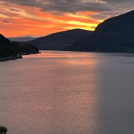 Dom wakacyjny Olden House Fjord And Sunset *